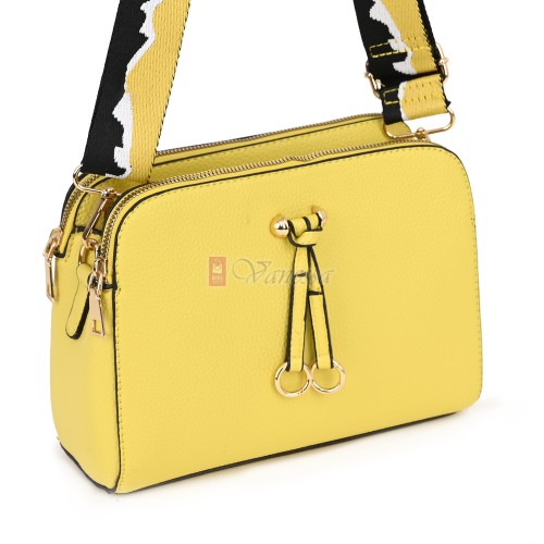 Дамска чанта от висококачествена еко кожа в жълт цвят Код: 86701